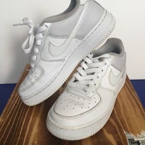 4Y Boys Nike Sneakers